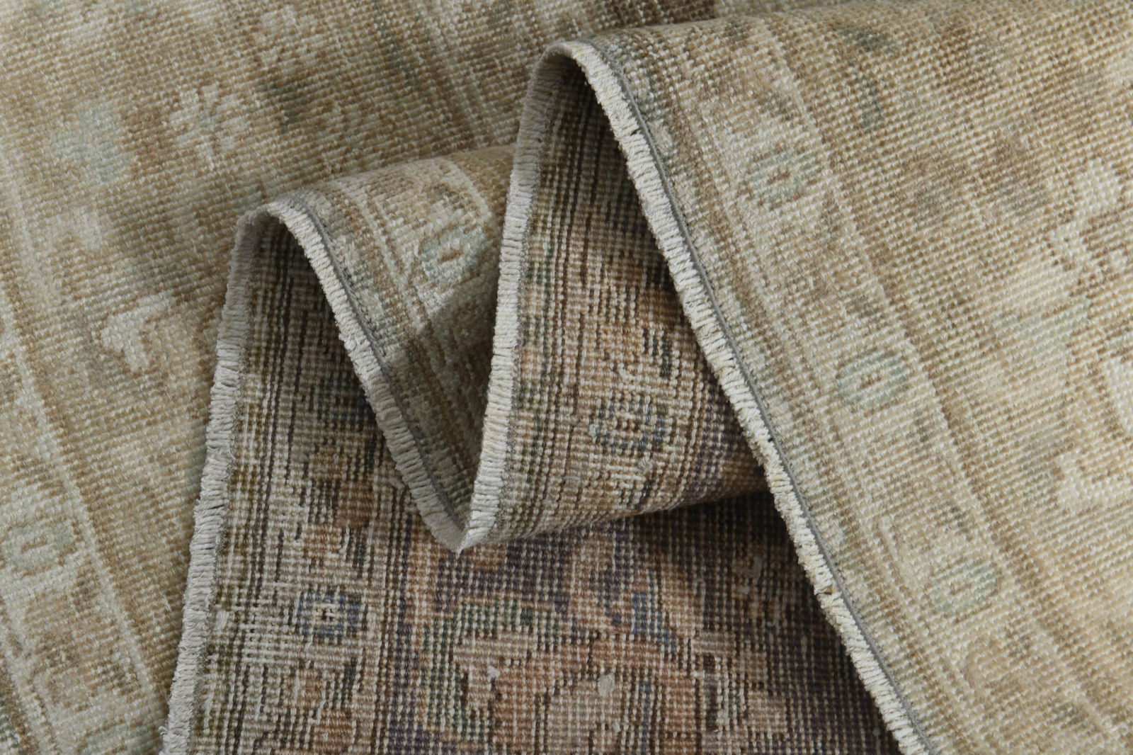 9'6x12'5 ft, PERSIAN OVERSIZED RUG: Title: 9'6x12'5 ft, PERSIAN OVERSIZED RUG Description: This Turkish one-of-a-kind Anatolian Vintage Rug is hand-knotted and handwoven by the most skilled artisans who use pure wool, in muted, natural