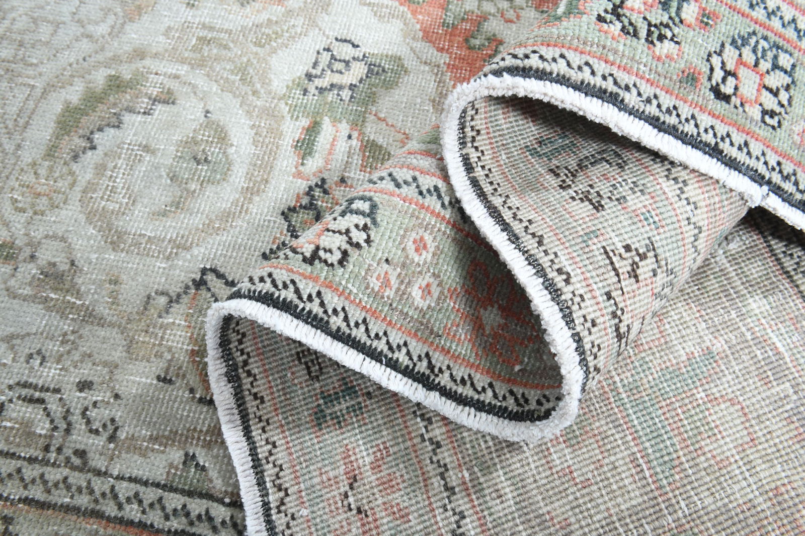 9'3x12'5 ft, ORANGE OVERSIZED RUG: Title: 9'3x12'5 ft, ORANGE OVERSIZED RUG Description: This Turkish one-of-a-kind Anatolian Vintage Rug is hand-knotted and handwoven by the most skilled artisans who use pure wool, in muted, natural t