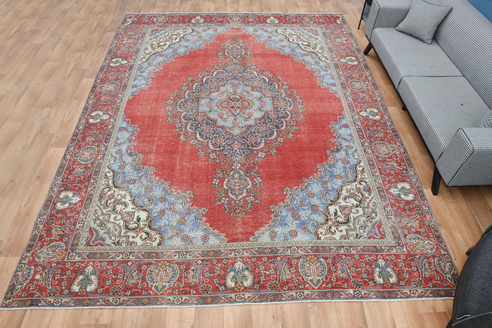 9'5x12'6 ft, LUXURY DECOR, Persian Area Rug: Title: 9'5x12'6 ft, LUXURY DECOR, Persian Area Rug Description: This Turkish one-of-a-kind Anatolian Vintage Rug is hand-knotted and handwoven by the most skilled artisans who use pure wool, in muted,