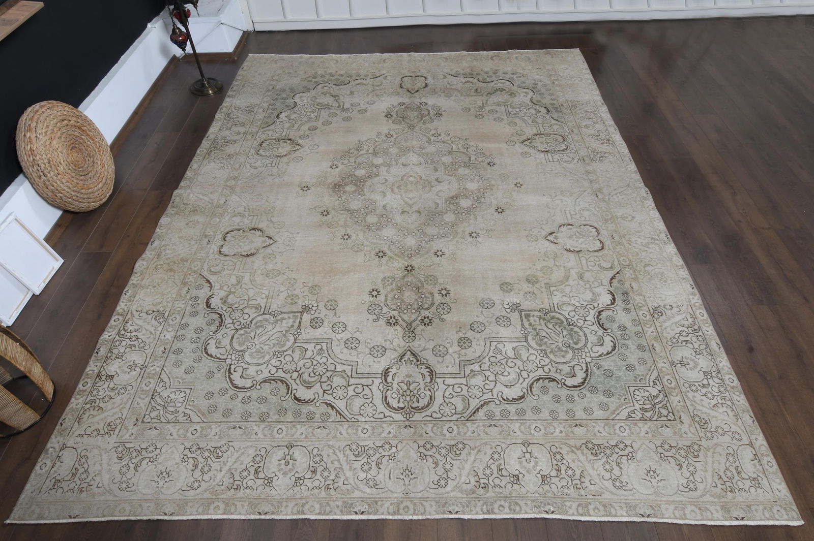 9.4x12.2 ft, OVERSIZED NEUTRAL RUG - 11