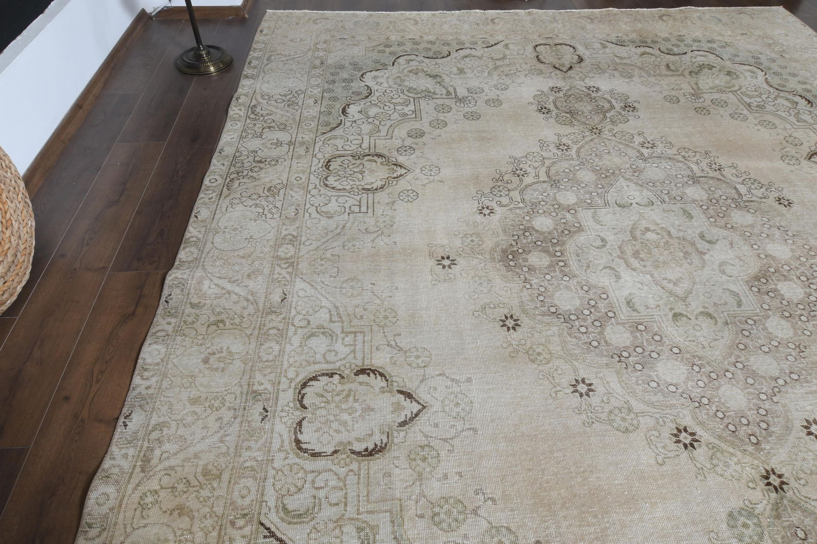 9.4x12.2 ft, OVERSIZED NEUTRAL RUG - 18