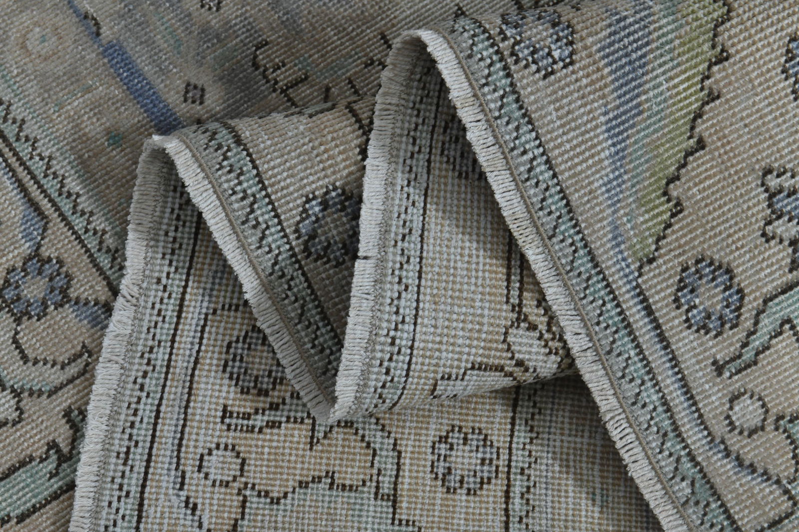 8x10'3 ft, ORANGE MINIMALIST RUG: Title: 8x10'3 ft, ORANGE MINIMALIST RUG Description: This Turkish one-of-a-kind Anatolian Vintage Rug is hand-knotted and handwoven by the most skilled artisans who use pure wool, in muted, natural