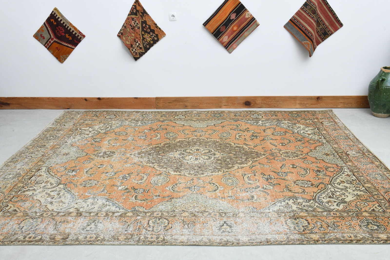 7'4x10'2 ft, VINTAGE TURKISH RUG (1 of 19)