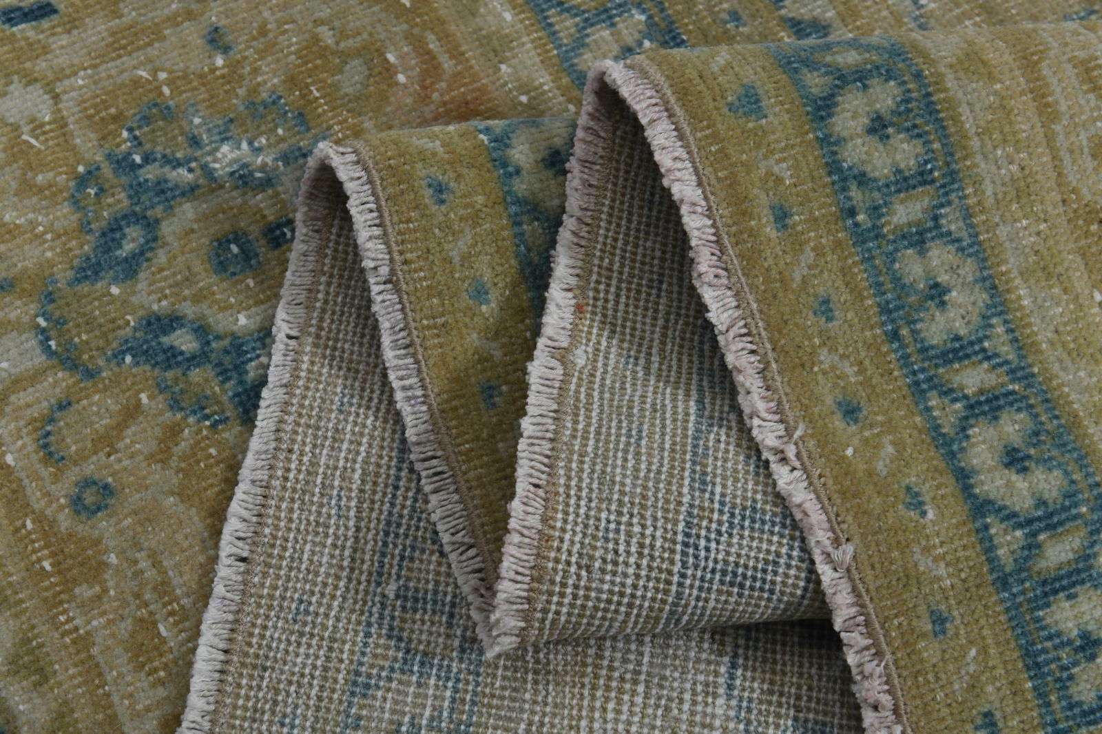 9.7x13 ft, PERSIAN ORANGE RUG, Oversized: Title: 9.7x13 ft, PERSIAN ORANGE RUG, Oversized Description: This Turkish one-of-a-kind Anatolian Vintage Rug is hand-knotted and handwoven by the most skilled artisans who use pure wool, in muted, na