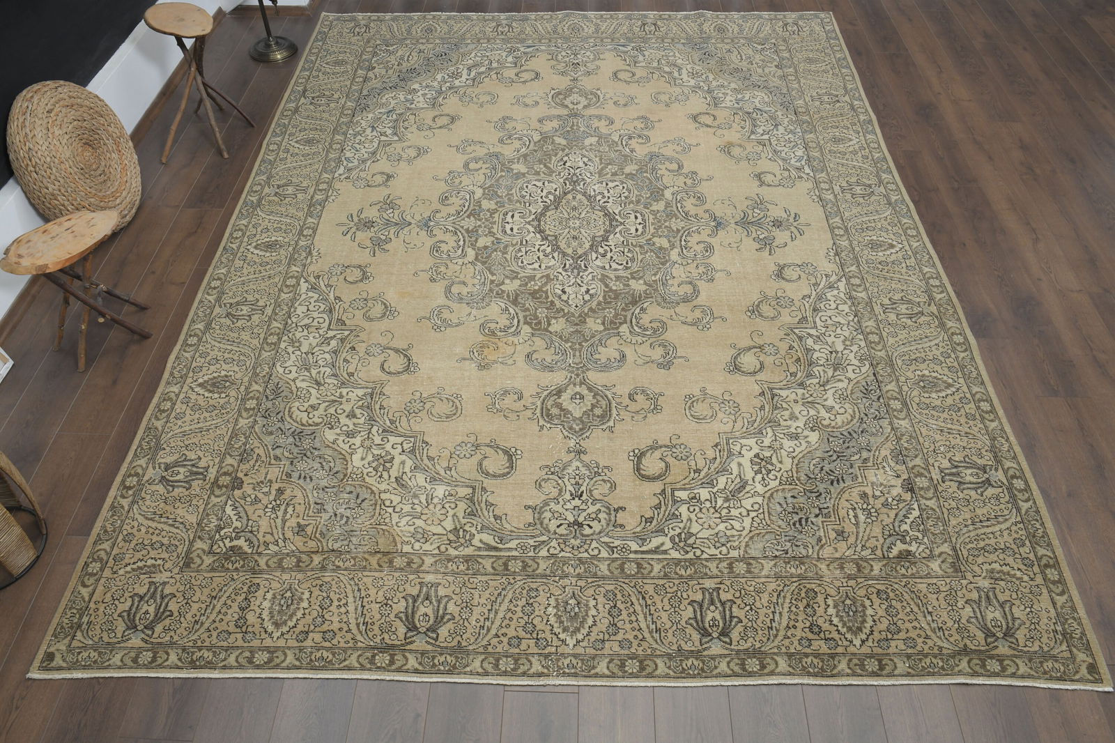 9'5x12'4 ft, PERSIAN DECOR, Turkish: Title: 9'5x12'4 ft, PERSIAN DECOR, Turkish Description: This Turkish one-of-a-kind Anatolian Vintage Rug is hand-knotted and handwoven by the most skilled artisans who use pure wool, in muted, natural