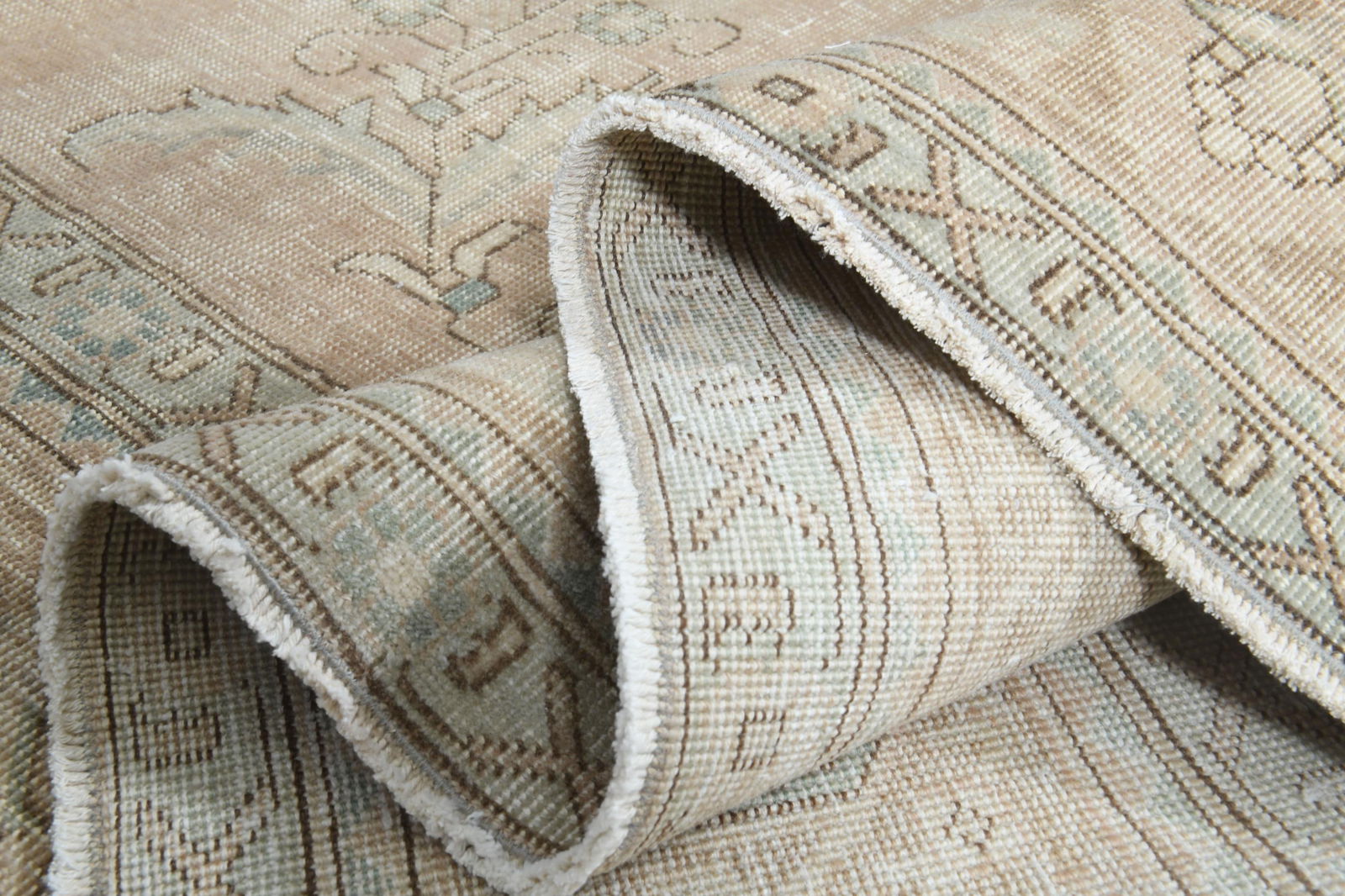 9'6x12'6 ft, GENUINE PERSIAN RUG: Title: 9'6x12'6 ft, GENUINE PERSIAN RUG Description: This Turkish one-of-a-kind Anatolian Vintage Rug is hand-knotted and handwoven by the most skilled artisans who use pure wool, in muted, natural