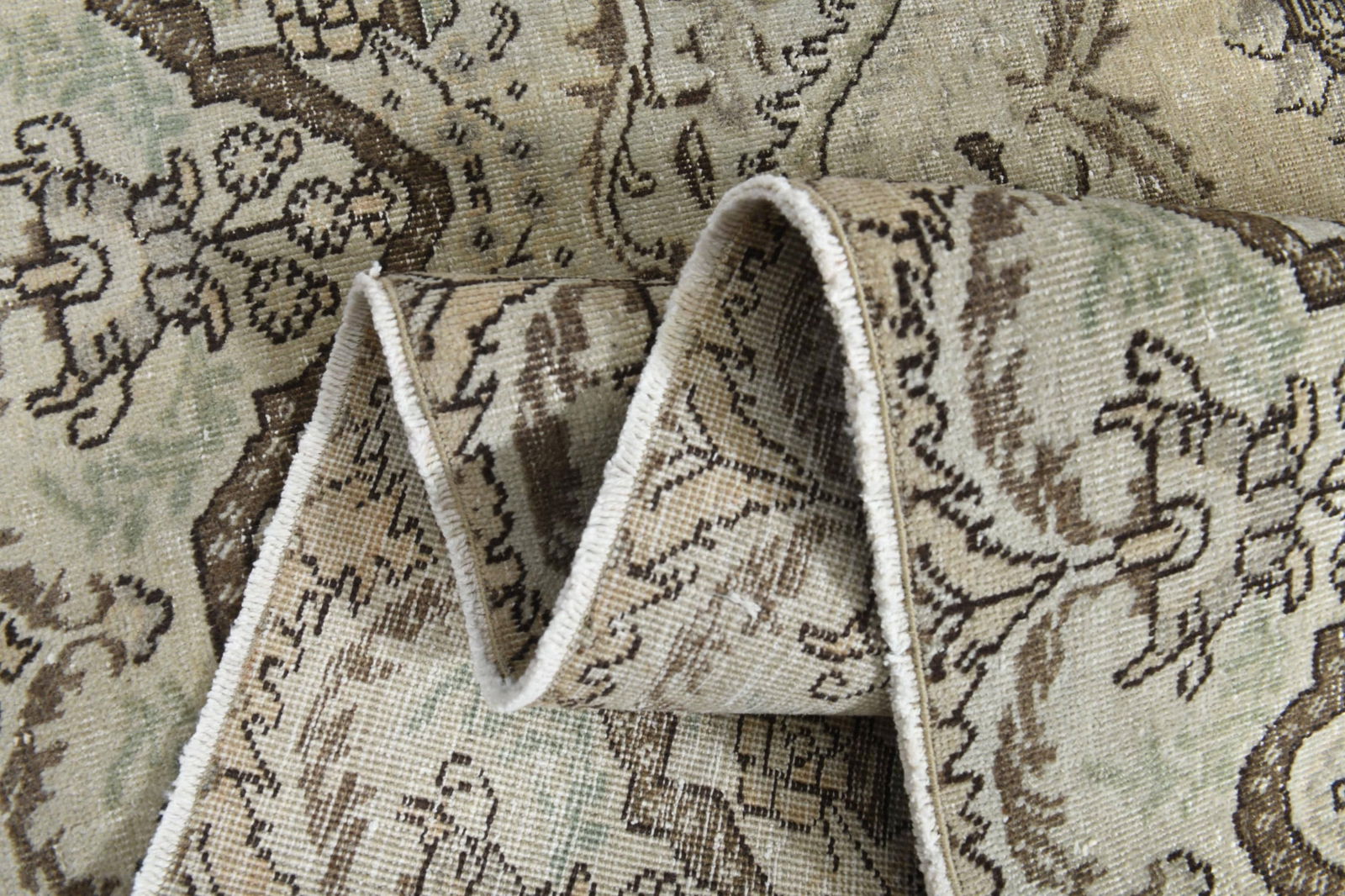 8'7x12'3 ft, PERSIAN OVERSIZED RUG, Orange Beige: Title: 8'7x12'3 ft, PERSIAN OVERSIZED RUG, Orange Beige Description: This Turkish one-of-a-kind Anatolian Vintage Rug is hand-knotted and handwoven by the most skilled artisans who use pure wool, in m