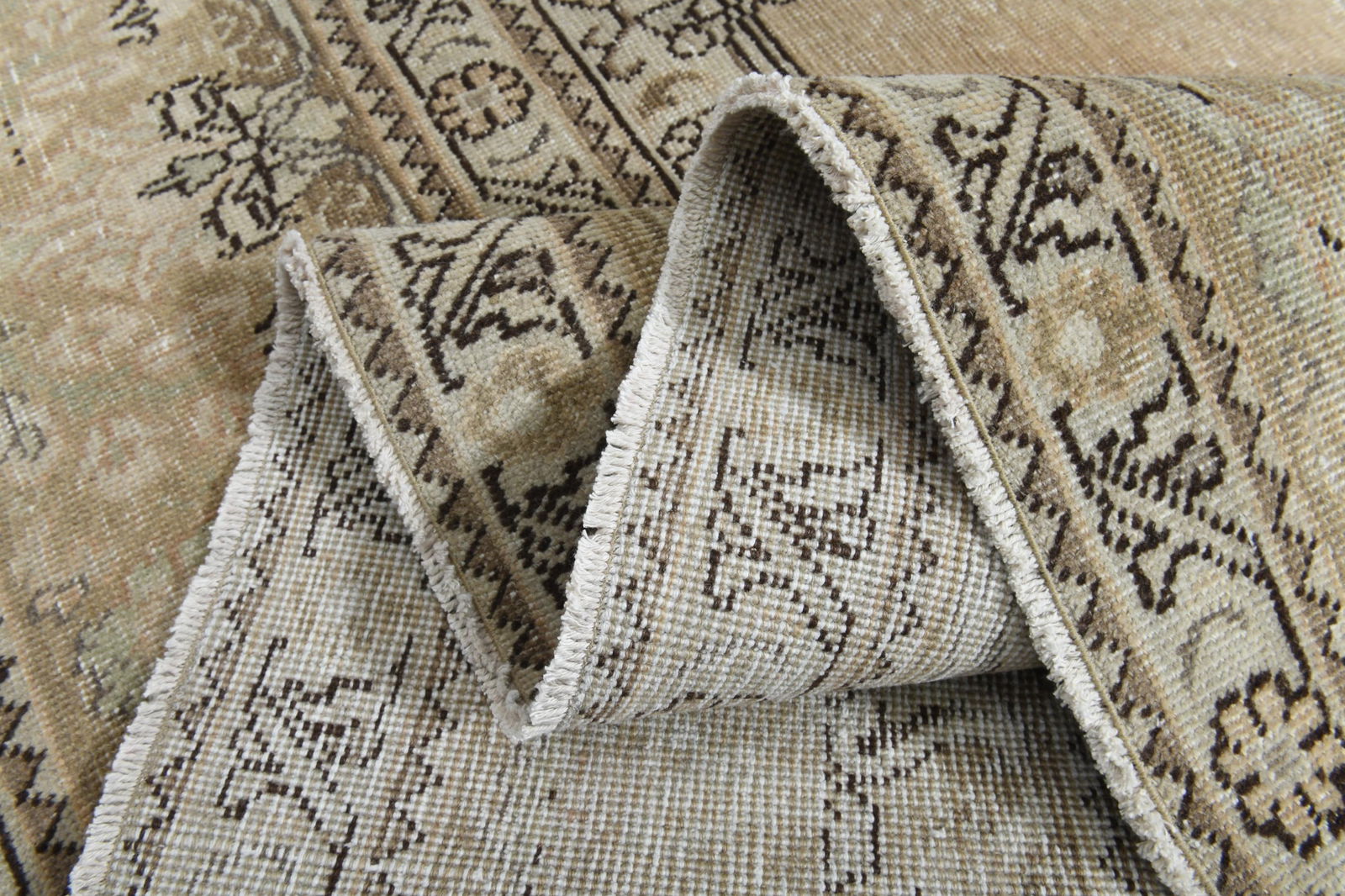 9'4x12'2 ft, ORANGE OVERSIZED RUG, Vintage Wool: Title: 9'4x12'2 ft, ORANGE OVERSIZED RUG, Vintage Wool Description: This Turkish one-of-a-kind Anatolian Vintage Rug is hand-knotted and handwoven by the most skilled artisans who use pure wool, in