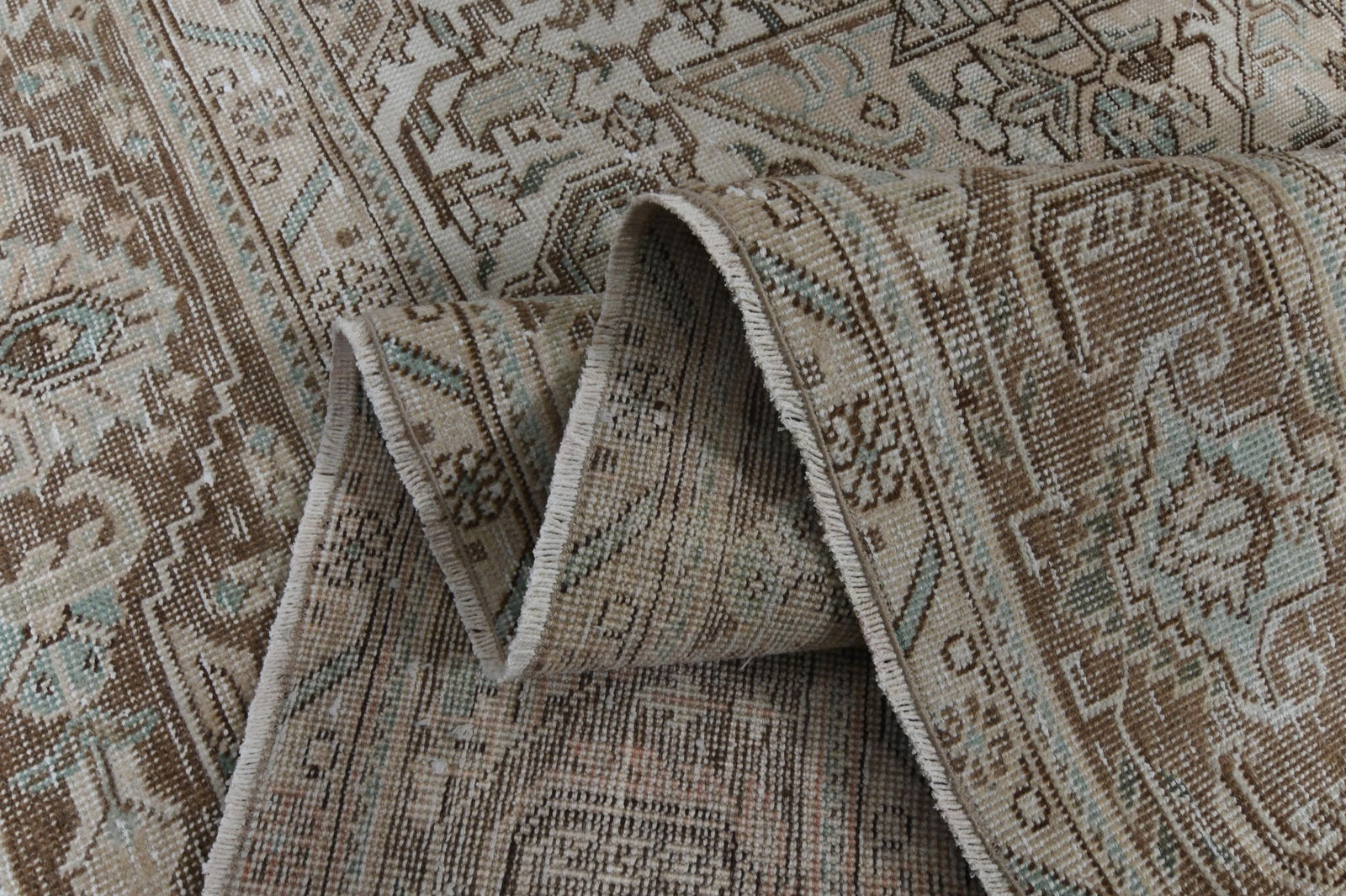 9.2x12.1 ft, LUXURY VINTAGE RUG: Title: 9.2x12.1 ft, LUXURY VINTAGE RUG Description: This Turkish one-of-a-kind Anatolian Vintage Rug is hand-knotted and handwoven by the most skilled artisans who use pure wool, in muted, natural ton