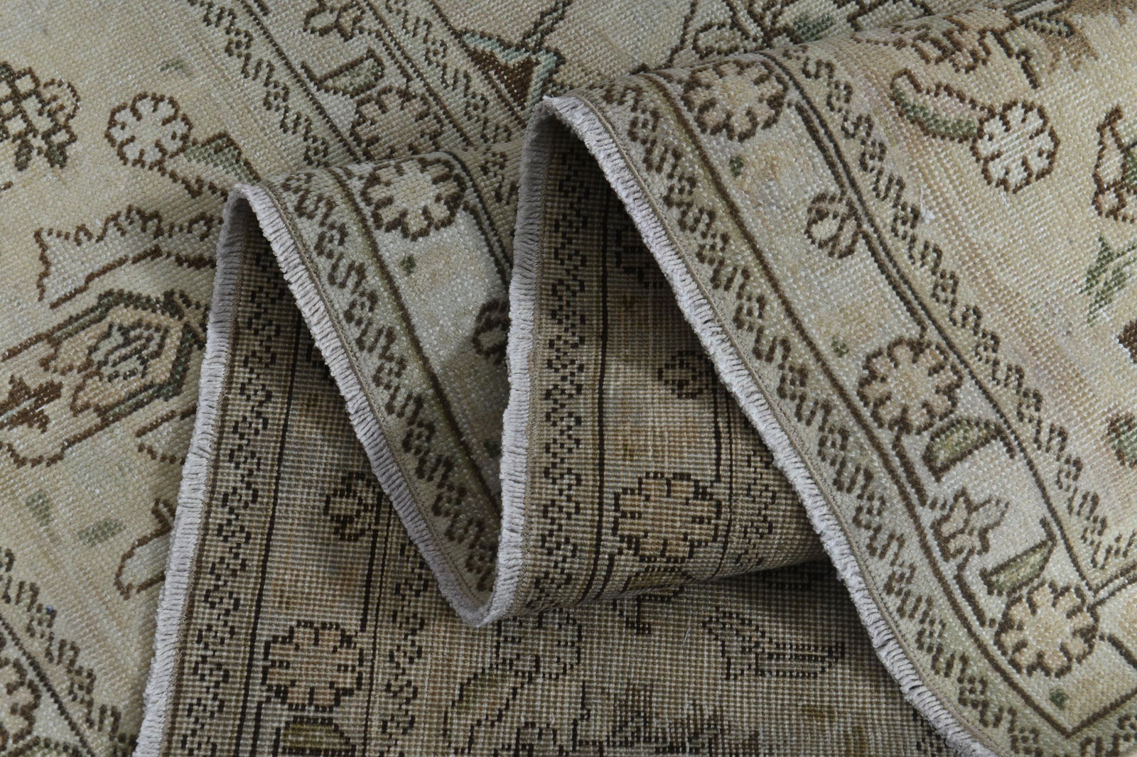 9'3x12'6 ft, OVERSIZED PERSIAN RUG: Title: 9'3x12'6 ft, OVERSIZED PERSIAN RUG Description: This Turkish one-of-a-kind Anatolian Vintage Rug is hand-knotted and handwoven by the most skilled artisans who use pure wool, in muted, natural