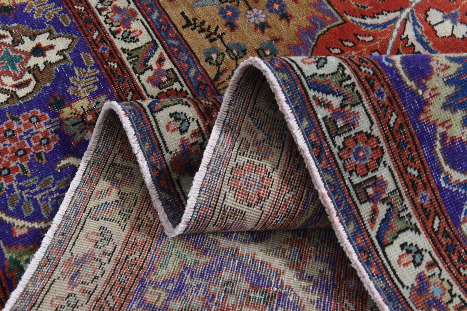 9.7x12'6 ft, OVERSIZED ORANGE PURPLE, Minimalist Decor, Area Rug: Title: 9.7x12'6 ft, OVERSIZED ORANGE PURPLE, Minimalist Decor, Area Rug Description: This Turkish one-of-a-kind Anatolian Vintage Rug is hand-knotted and handwoven by the most skilled artisans who use