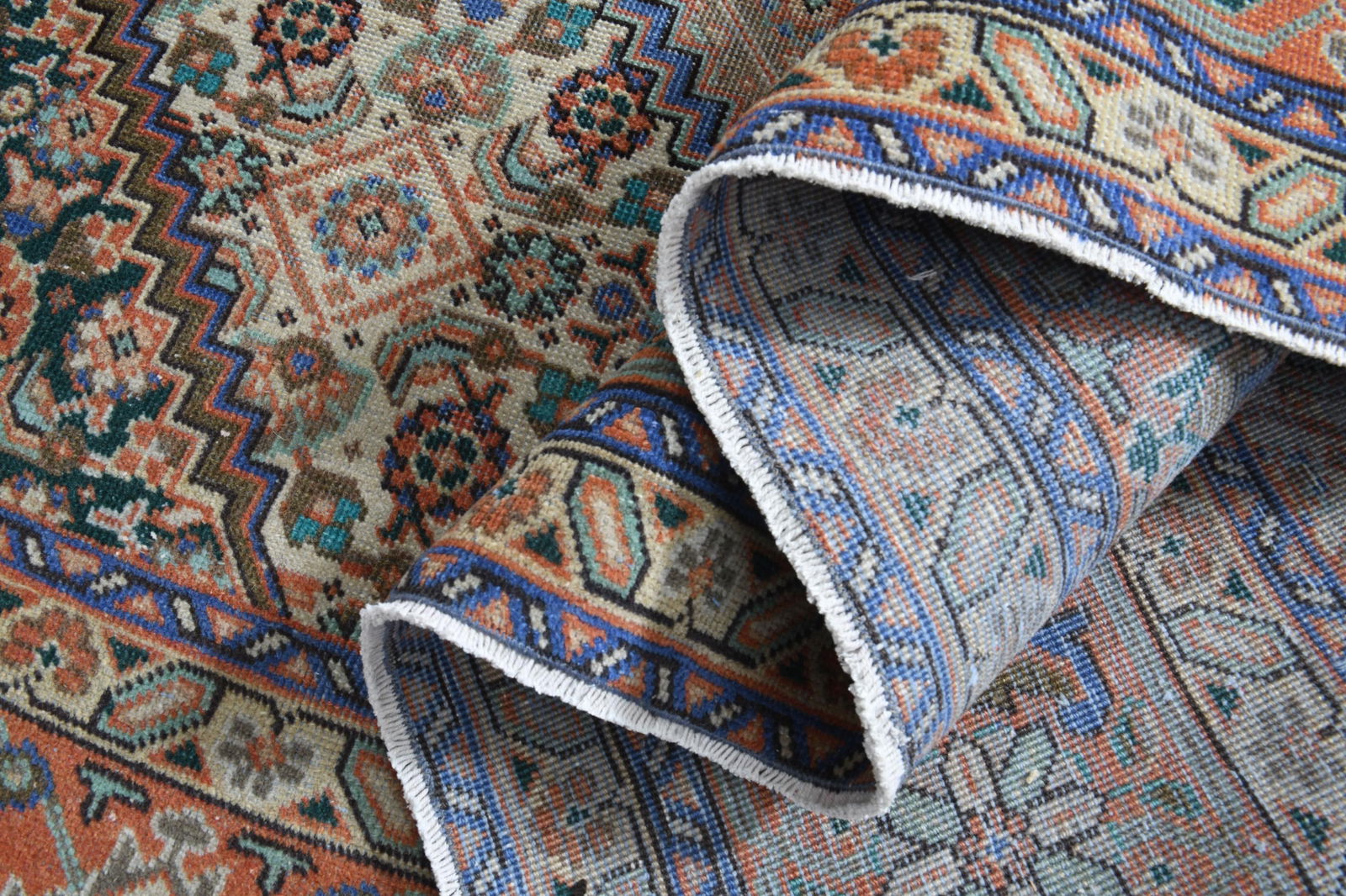 9'7x12'5 ft, VINTAGE PERSIAN RUG, Oversize: Title: 9'7x12'5 ft, VINTAGE PERSIAN RUG, Oversize Description: This Turkish one-of-a-kind Anatolian Vintage Rug is hand-knotted and handwoven by the most skilled artisans who use pure wool, in muted,