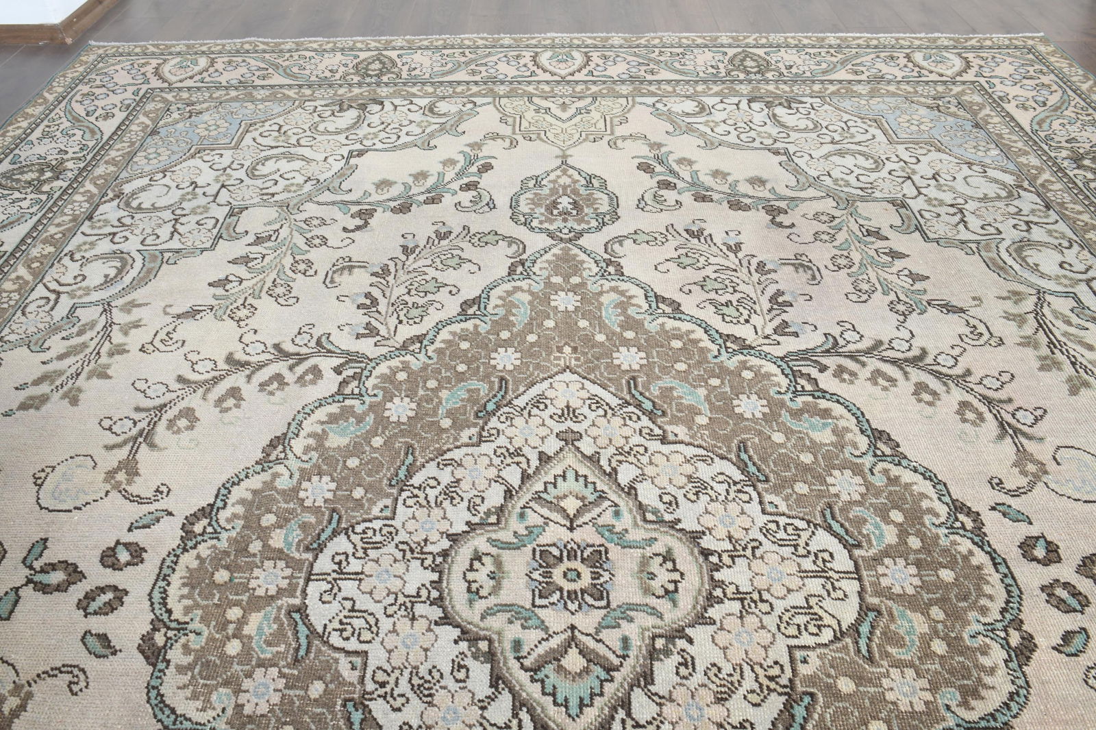 9'4x12'5 ft, BROWN OVERSIZED RUG - 9