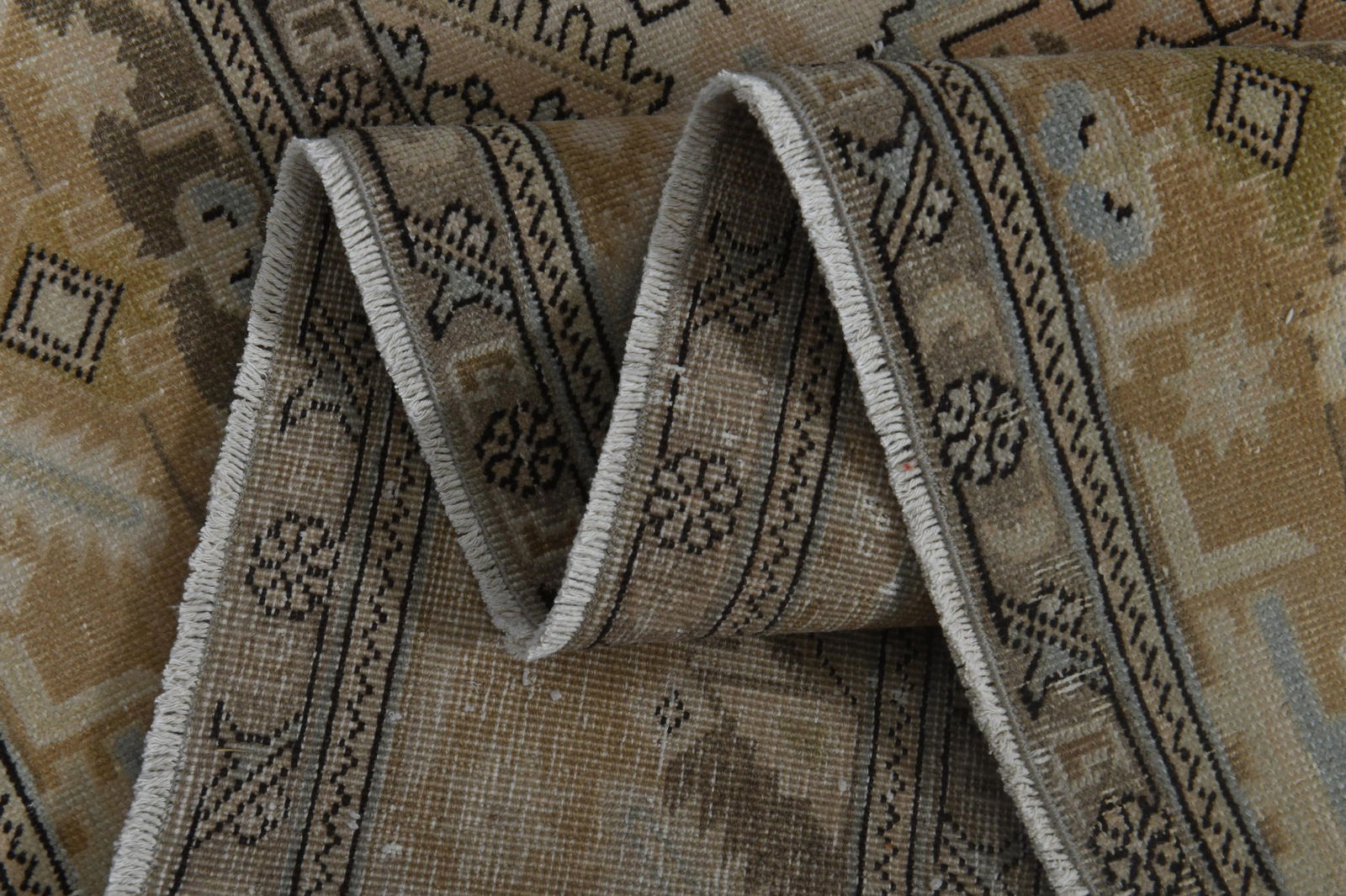 8'2x10'5 ft, OVERSIZED ORANGE BROWN, Minimalist Decor, Area Rug: Title: 8'2x10'5 ft, OVERSIZED ORANGE BROWN, Minimalist Decor, Area Rug Description: This Turkish one-of-a-kind Anatolian Vintage Rug is hand-knotted and handwoven by the most skilled artisans who use