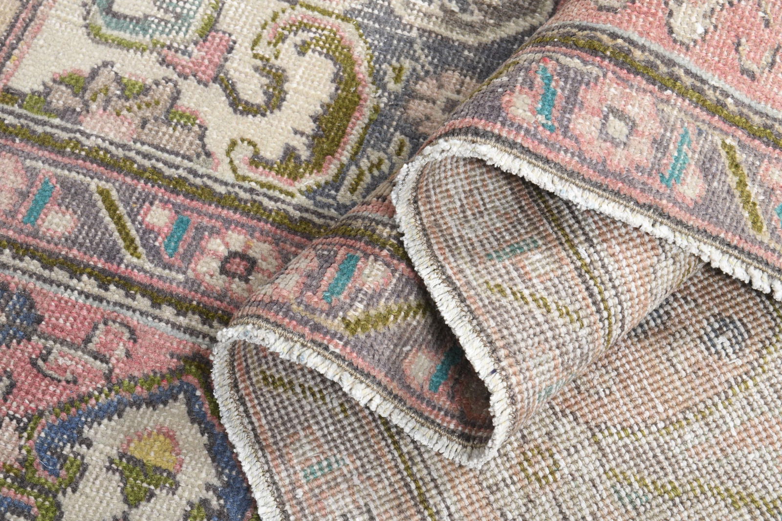 9'7x12'8 ft, PINK MINIMALIST RUG: Title: 9'7x12'8 ft, PINK MINIMALIST RUG Description: This Turkish one-of-a-kind Anatolian Vintage Rug is hand-knotted and handwoven by the most skilled artisans who use pure wool, in muted, natural to