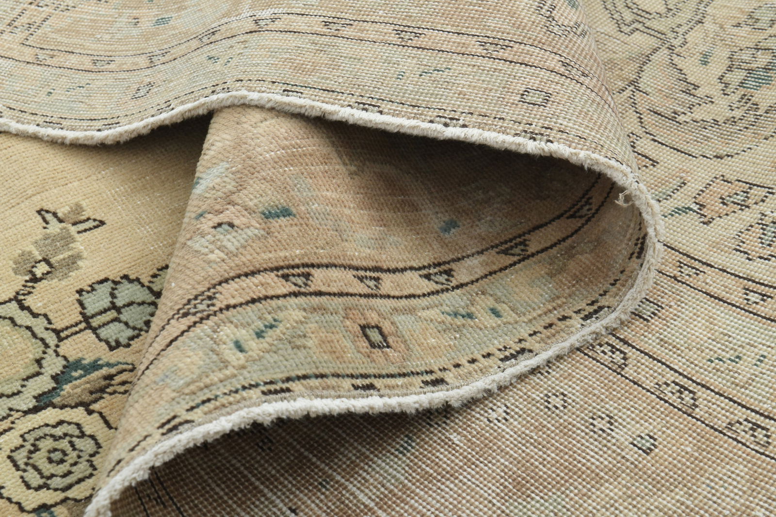 9'7x12'6 ft, LUXURY ANTIQUE DÉCOR: Title: 9'7x12'6 ft, LUXURY ANTIQUE DÉCOR Description: This Turkish one-of-a-kind Anatolian Vintage Rug is hand-knotted and handwoven by the most skilled artisans who use pure wool, in muted,