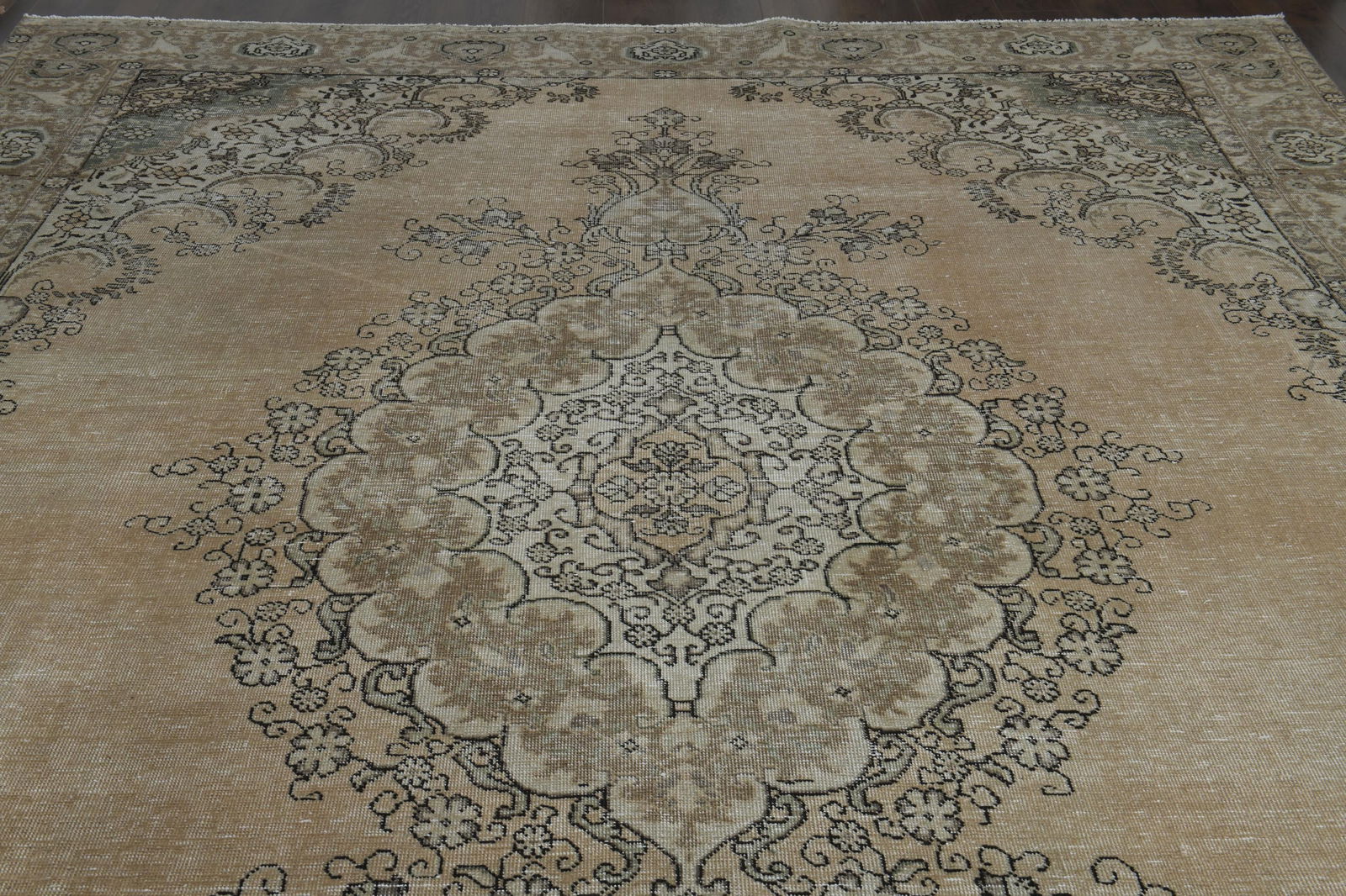 9'5x12'3 ft, ORANGE OVERSIZED RUG - 9