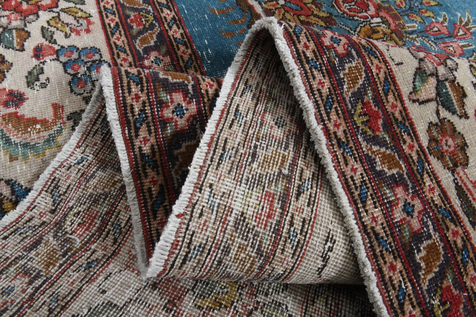 9x12'1 ft, BLUE MINIMALIST RUG: Title: 9x12'1 ft, BLUE MINIMALIST RUG Description: This Turkish one-of-a-kind Anatolian Vintage Rug is hand-knotted and handwoven by the most skilled artisans who use pure wool, in muted, natural tone