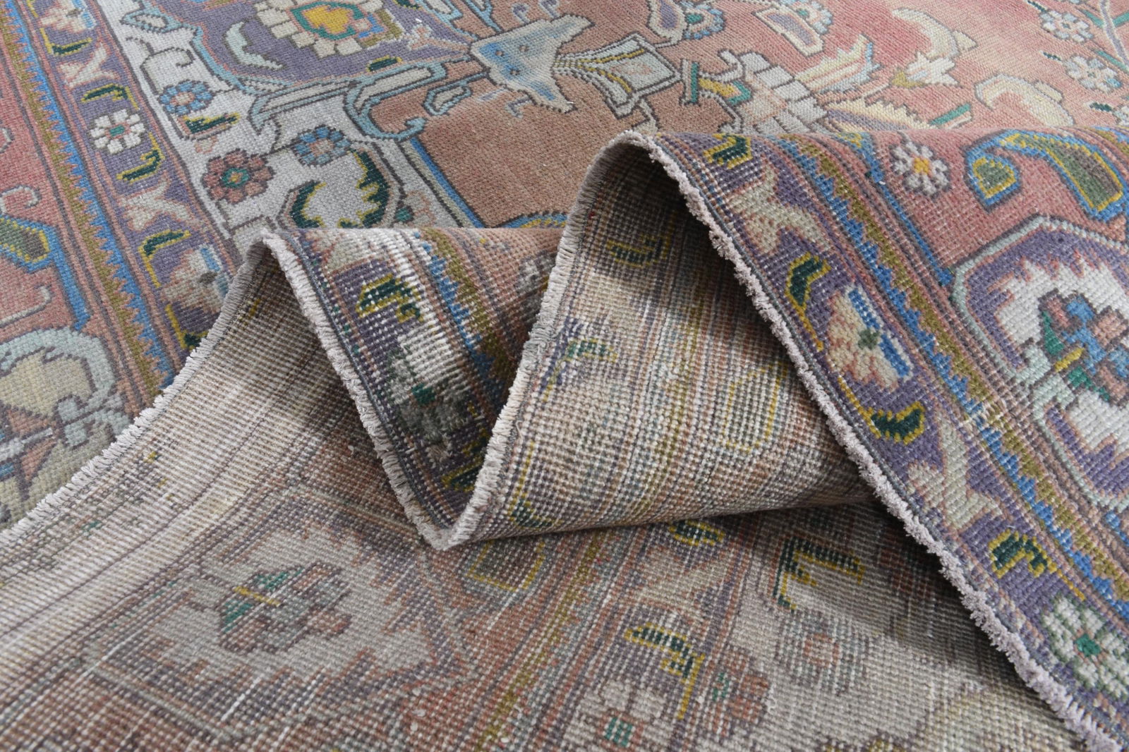 10'1x12'4 ft, OVERSIZED PERSIAN RUG, Living Room: Title: 10'1x12'4 ft, OVERSIZED PERSIAN RUG, Living Room Description: This Turkish one-of-a-kind Anatolian Vintage Rug is hand-knotted and handwoven by the most skilled artisans who use pure wool, in