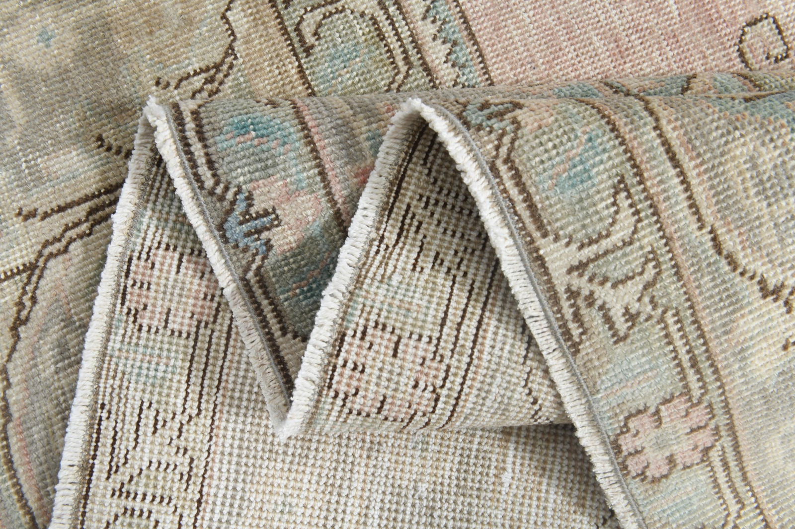 9'6x12'3 ft, OVERSIZED PINK BEIGE, Minimalist Décor: Title: 9'6x12'3 ft, OVERSIZED PINK BEIGE, Minimalist Décor Description: This Turkish one-of-a-kind Anatolian Vintage Rug is hand-knotted and handwoven by the most skilled artisans who use pure wo