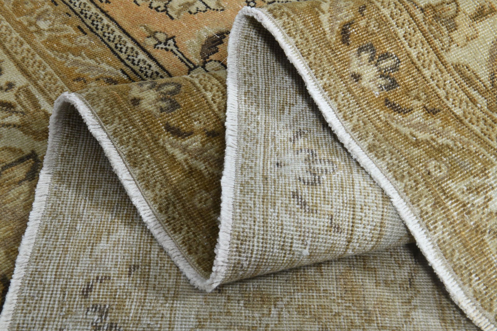 9'6x12'6 ft, OVERSIZED PERSIAN RUG, Orange: Title: 9'6x12'6 ft, OVERSIZED PERSIAN RUG, Orange Description: This Turkish one-of-a-kind Anatolian Vintage Rug is hand-knotted and handwoven by the most skilled artisans who use pure wool, in muted,