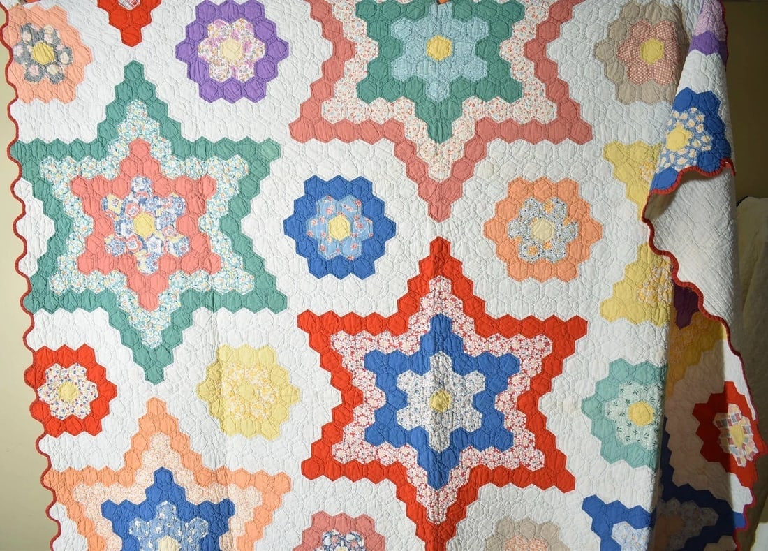 30's Flower Garden Stars Mosaic Quilt - 11