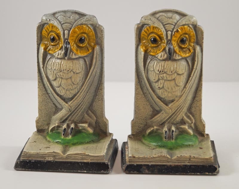 Owl on Book Cast Iron Bookends: Title: Owl on Book Cast Iron BookendsDimension: 5" tall x 4 7/8" wide x 2 1/4" deepDate: Circa 1940's.Additional Information: A pair of Antique Snowy Owl on Book Bookends. Also, referred to as Book