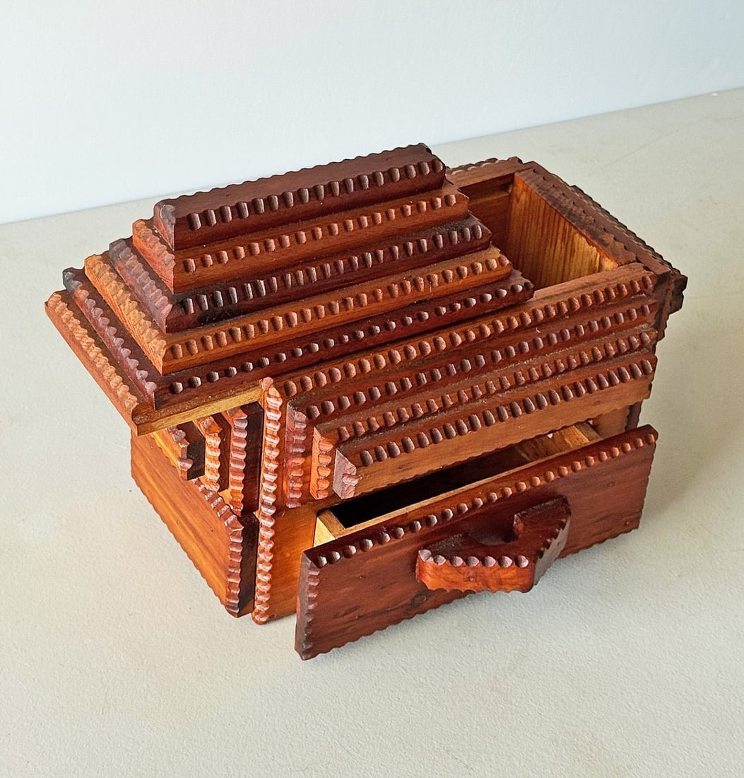 Historically Important Tramp Art Box by Gus Wynn - 5