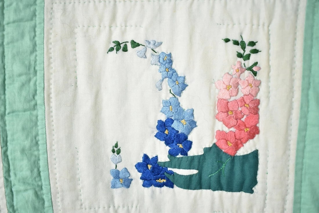 30's "Garden of Flowers" Applique Quilt - 7