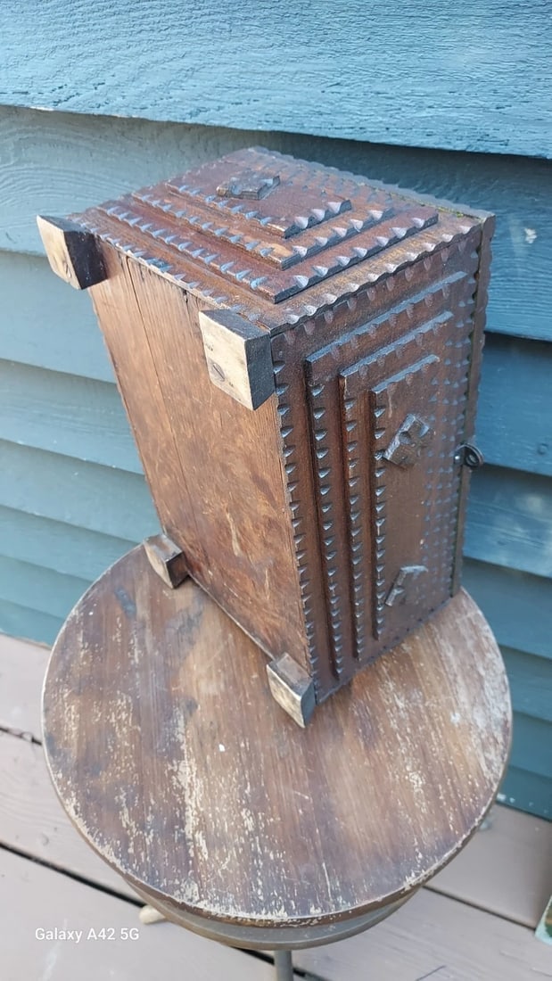 Folk Art Tramp Art Box Huge - 6