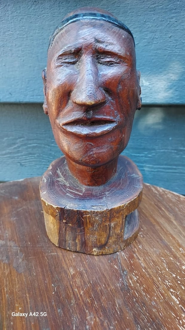Antique Wood Carved Folk Art American Indian Face Elm: Great looking piece in very good condition. has damage as shown in pictures. Old as still has great patina. Love the headband. Dense wood. Might be elm. Measures 7" tall 3" in diameter. CONFIDENCE AS