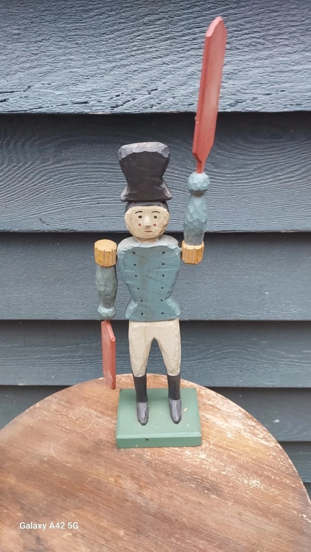 Carved Whirlygig 1982 Scarecrow Or Snowman: Great looking piece in excellent condition. Makers name on bottom. Great color. Measure 12" tall. Shipping charges include insurance. Shipping:Domestic: Flat-rate of $20.00 to anywhere within the