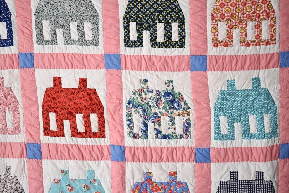 Vibrant 1940's Schoolhouse Quilt - 2