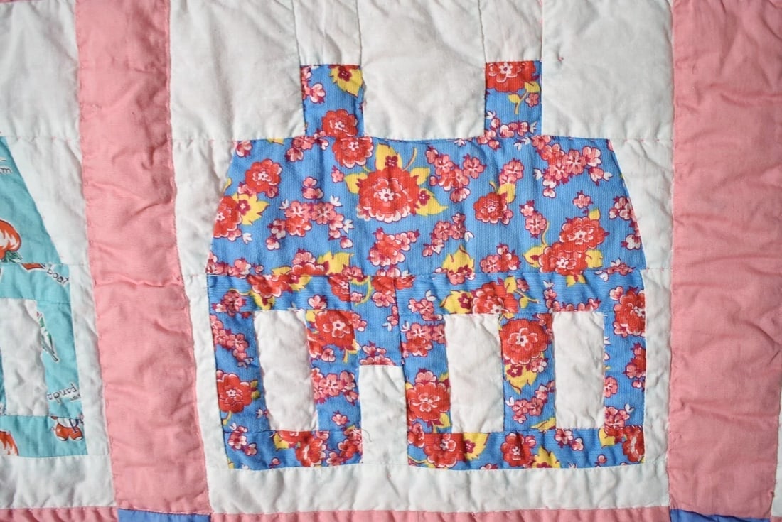 Vibrant 1940's Schoolhouse Quilt - 3