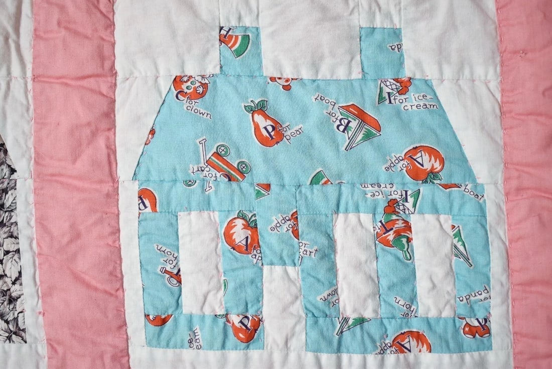 Vibrant 1940's Schoolhouse Quilt - 7