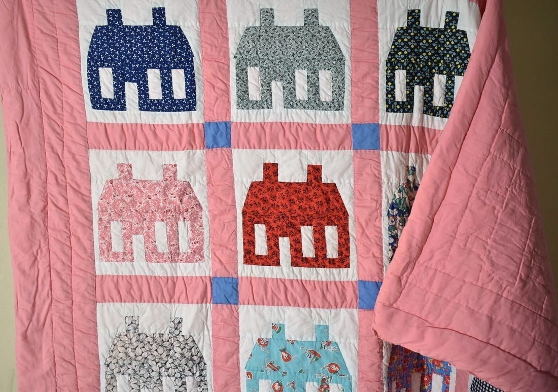 Vibrant 1940's Schoolhouse Quilt - 8