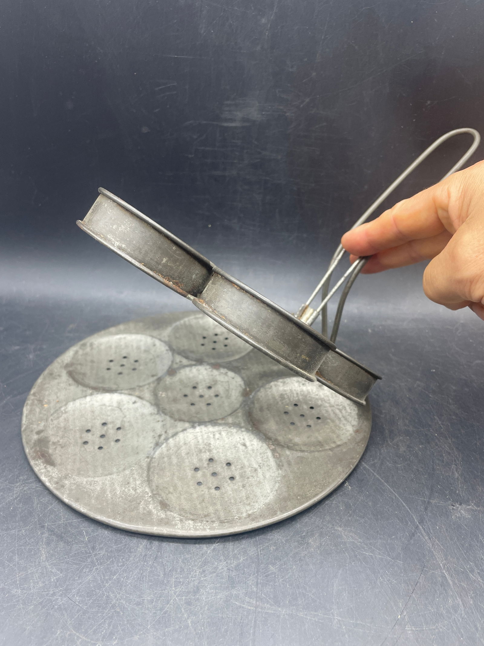 Primitive Tin Antique Poached Egg Maker, Spring Loaded Handle, 6 Rings - 2