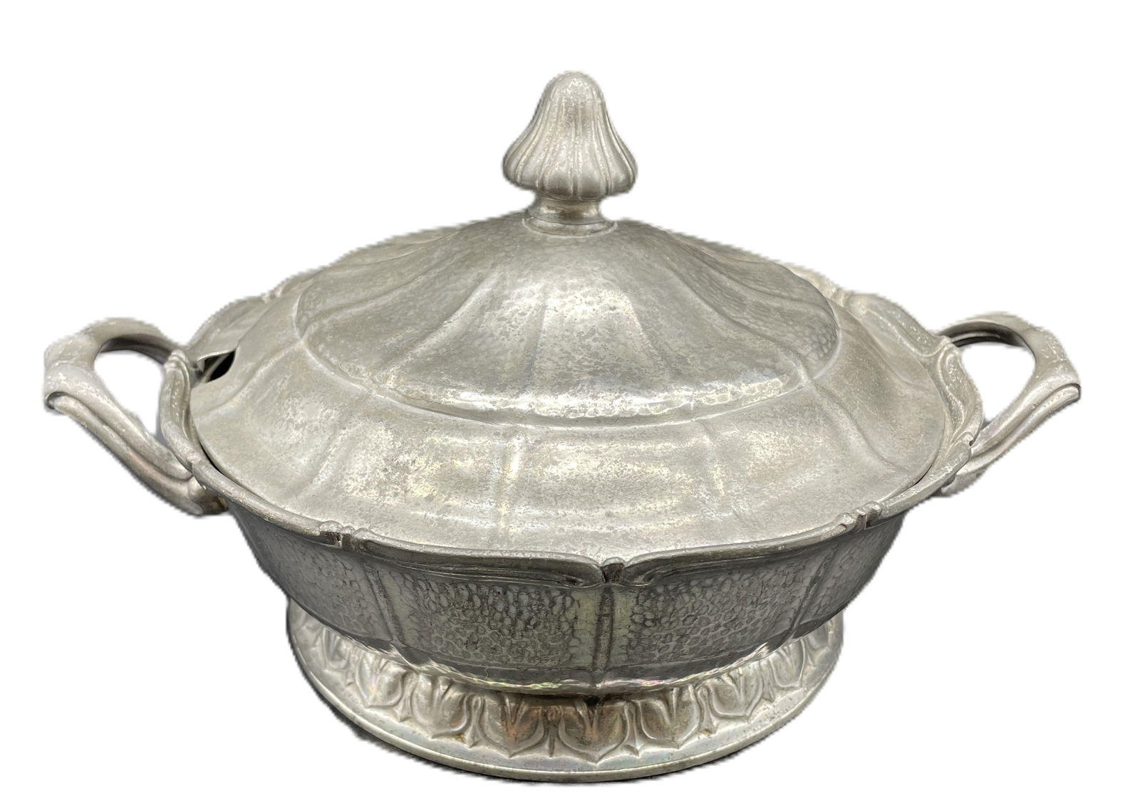 Antique circa 1900 Art Nouveau KAYSERZINN Pewter Tureen: Date/Period: circa 1900Dimension: approx 11" x 8 x 6Material: pewterAdditional Information: Art Nouveau KAYSERZINN Pewter Lidded soup tureen Marked 4968 Shipping:Domestic: Flat-rate of $16.00 to