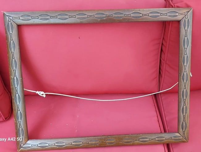 Carved Wood Frame 1890 1910 Oil Painting: Great looking piece in excellent condition. Guessing from 1910 . 2" wide. Holds a image 20 x 15". Overall Measures 22 x 17". Shipping charges include insurance. Shipping:Domestic: Flat-rate of