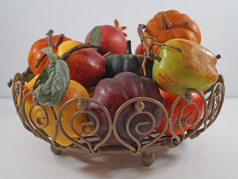 18 Assorted Gourds & Fruit Country Store Decorations: Title: 18 Assorted Gourds & Fruit Country Store DecorationsDimension: Measure app. 2 1/2” tall to app. 5” tall. Date: ---Additional Information: Wonderful center piece Decorations,