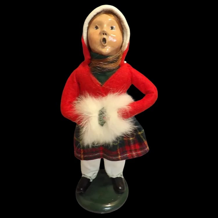 Byers’ Choice 1988 Girl with Hand Warmer: Vintage 1988 caroler figure of a girl with a hand warmer. Signed 'Byer 88', stands 9 ½” tall. Part of the traditional Christmas collection. Shipping:Domestic: Flat-rate of $15.00 to