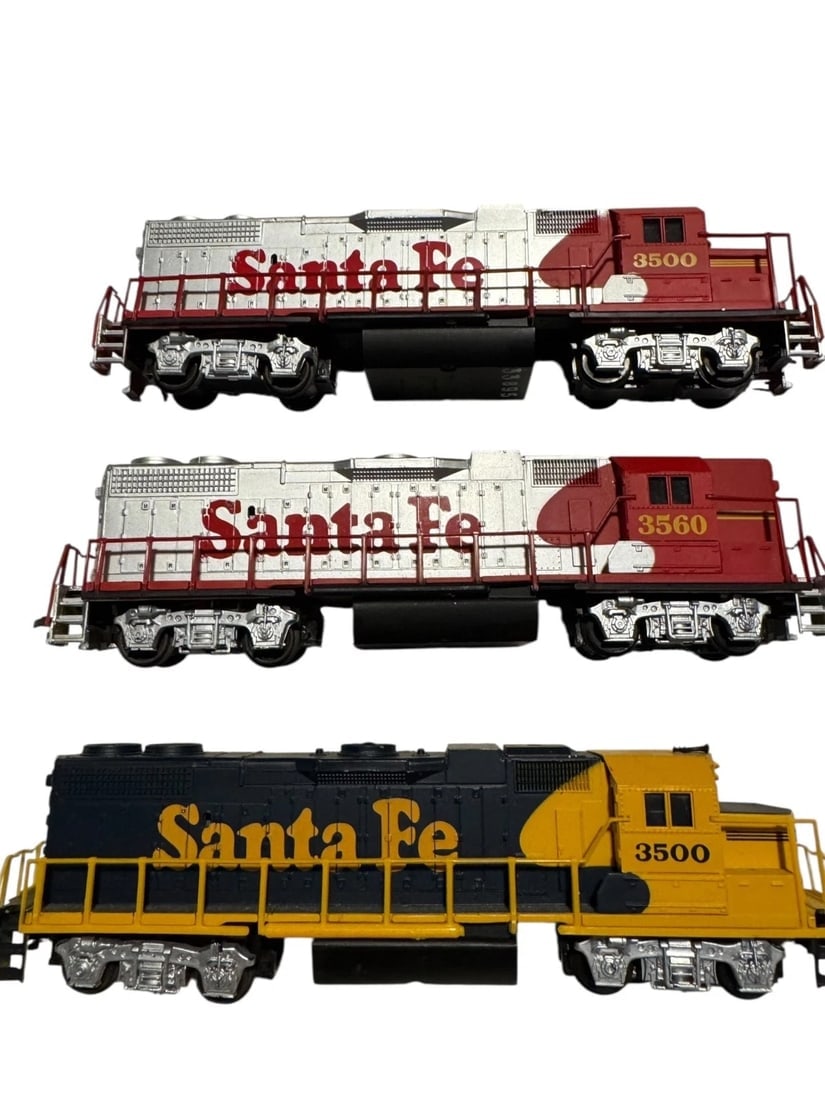 VINTAGE SANTA FE 3500,3560 RED SILVER LIFE LIKE LOCOMOTIVE TRAIN HO SCALE: The product is a vintage Life-Like x2 Santa Fe 3500 red silver and I 3560 locomotive train set in HO scale. This pre-built model features an analog control system and is ready to go on a two-rail