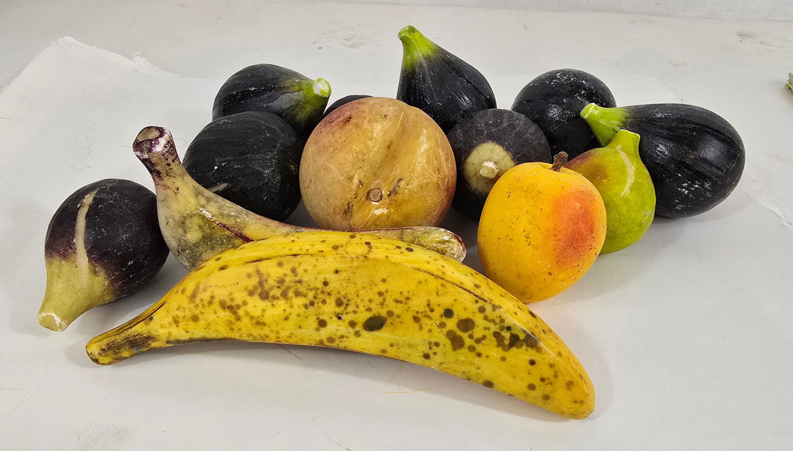 Lot of stone fruit - 5