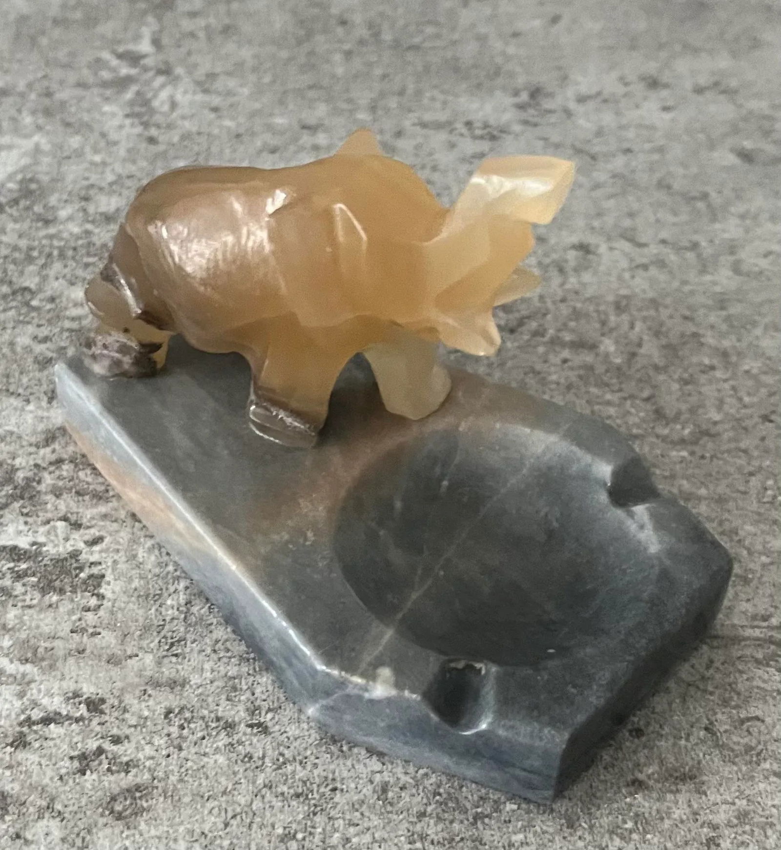 1970s Petite Marble Elephant Ashtray - 8