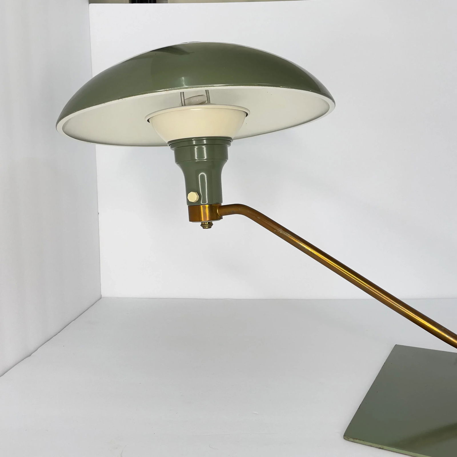 Mid Century Green Flying Saucer Table Lamp - 8