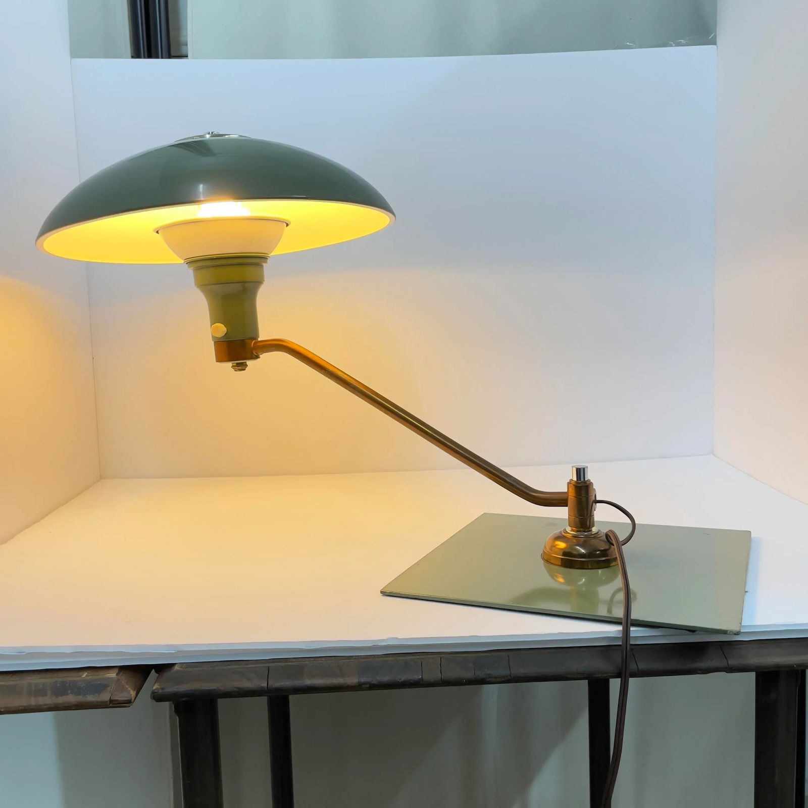 Mid Century Green Flying Saucer Table Lamp - 9