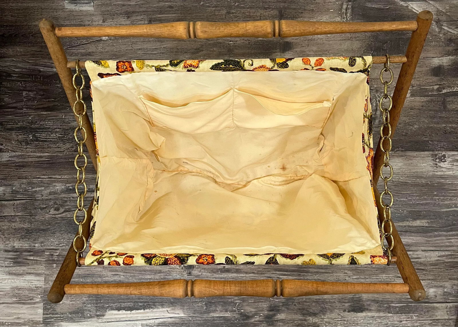 1960s Folk Art Sewing Caddy Basket With Wooden Folding Frame - 3