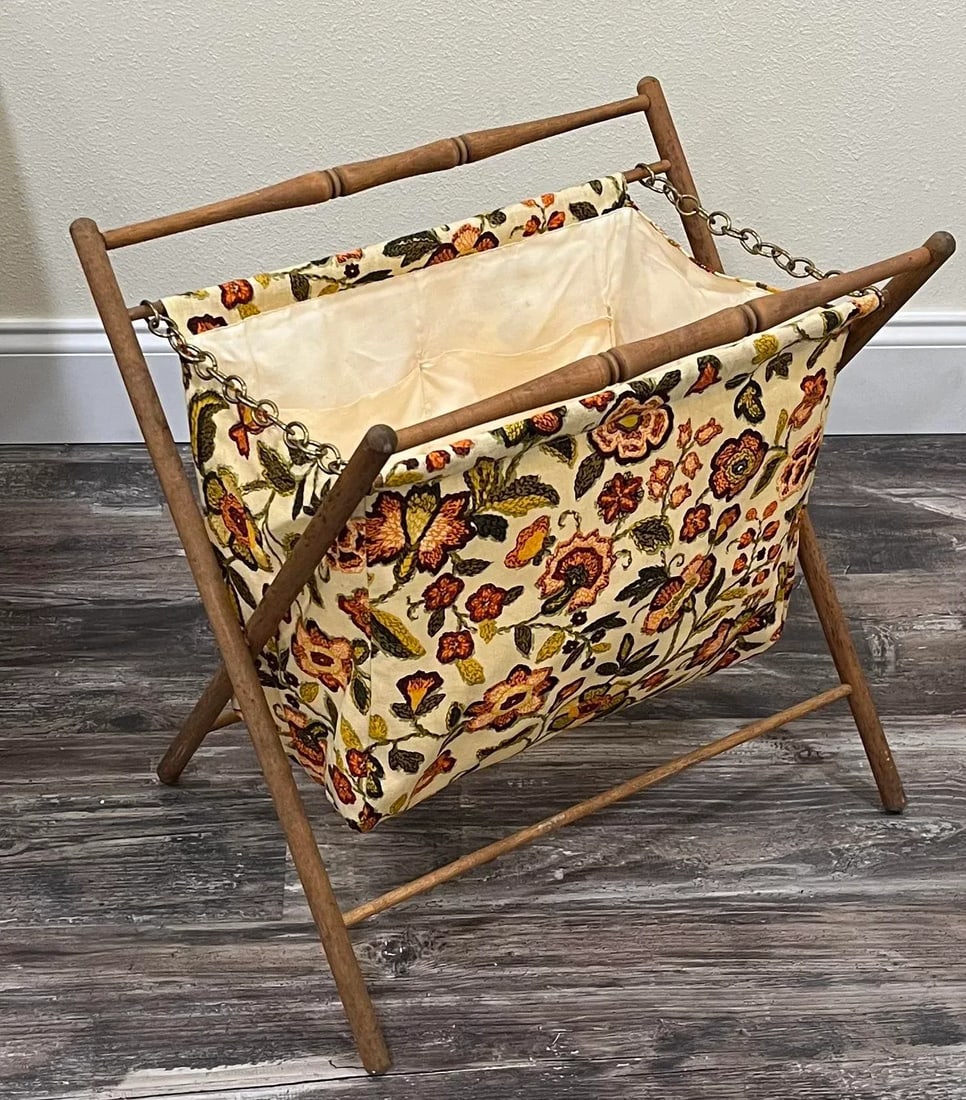 1960s Folk Art Sewing Caddy Basket With Wooden Folding Frame - 8