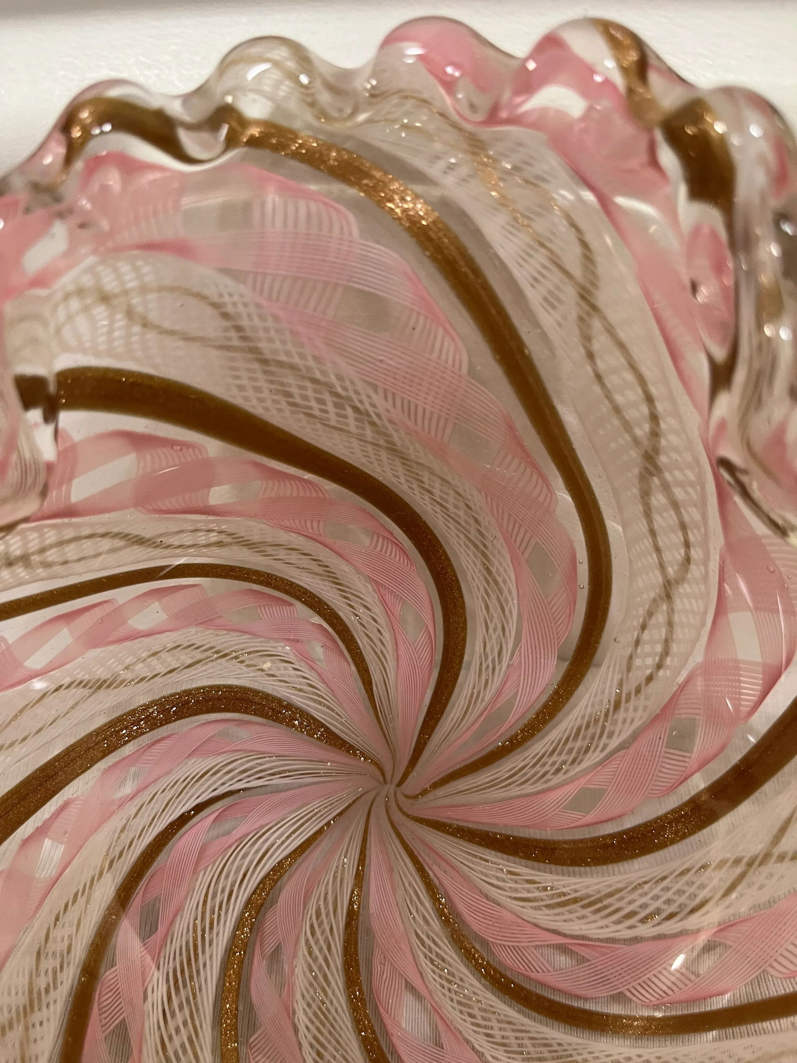 1950s Salvati Murano Pink Latticino Ribbon Ruffled Bowl or Catchall - 3