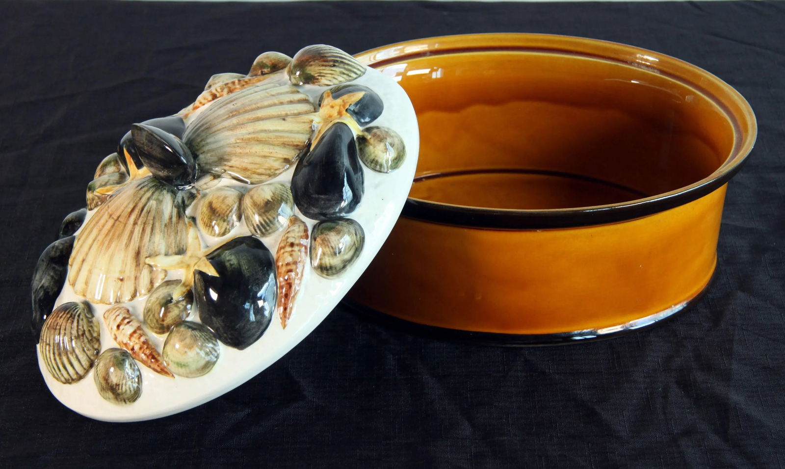 Vintage Majolica Ceramic Shellfish Lidded Casserole Serving Bowl - 2